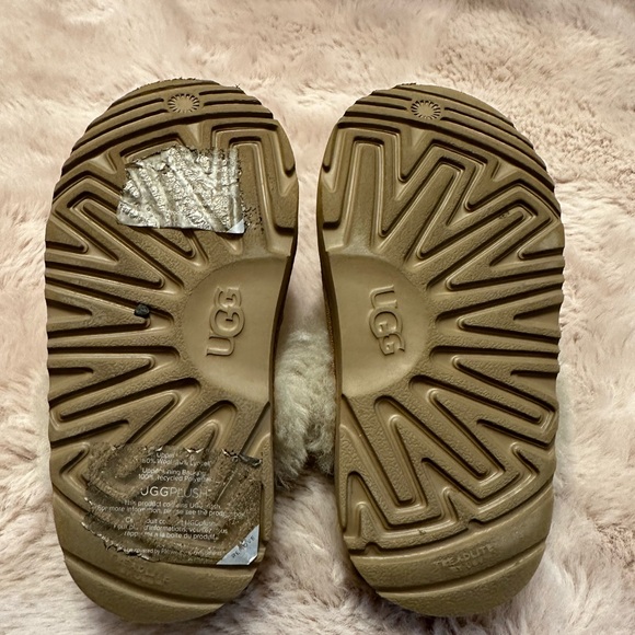 Size 10 toddler uggs - Picture 4 of 5